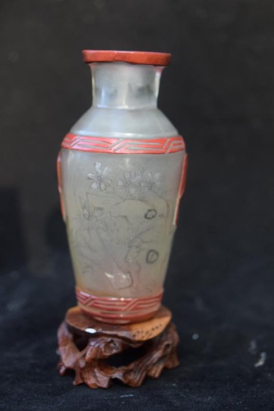 AN INSIDE PAINTED GLASS  SNUFF BOTTLE (1 of 4)