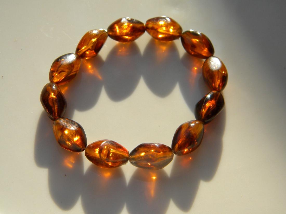 A Natural Amber Bead Bracelet (1 of 4)