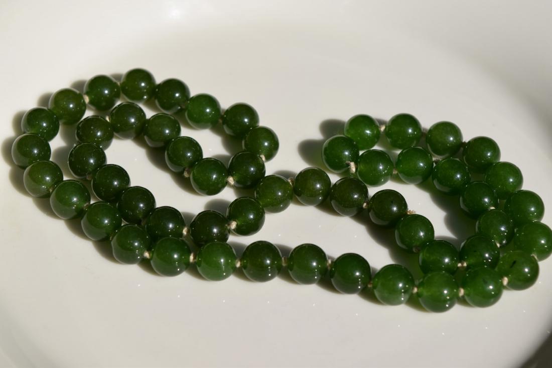Vintage Green Bead Necklace (1 of 2)