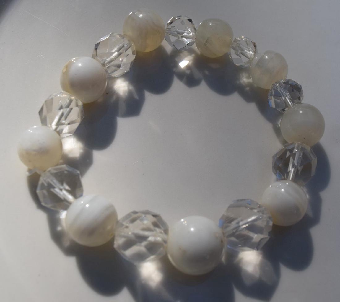 A CARNELIAN AND CRYSTAL BEAD BRACELET: A CARNELIAN AND CRYSTAL BEAD BRACELET