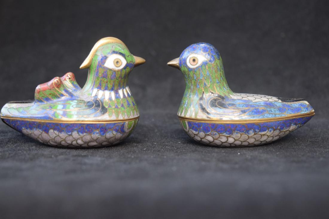 A PAIR OF CLOISONNE LOVE BIRDS BOXES (1 of 4)