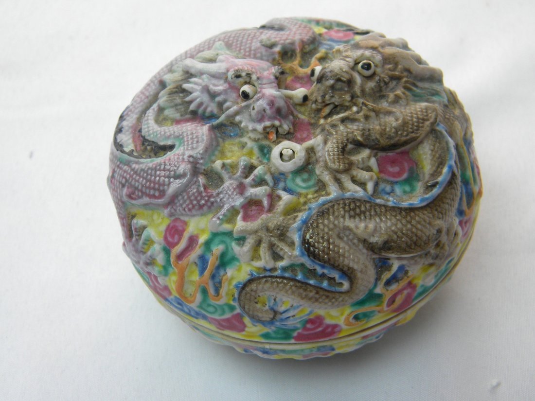 ANTIQUE CHINESE CARVED DRAGON PORCELAIN BOX QIAN LONG: ANTIQUE CHINESE CARVED DRAGON PORCELAIN BOX QIAN LONG MARK, SIZE: W: 3", H: 2-1/4", TWO DRAGONS CHASING FLAMING PEARL. MARKED QIAN LONG.