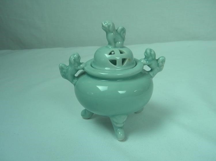 LIGHT GREEN GLAZED INCENSE BURNER FOO DOG (1 of 2)