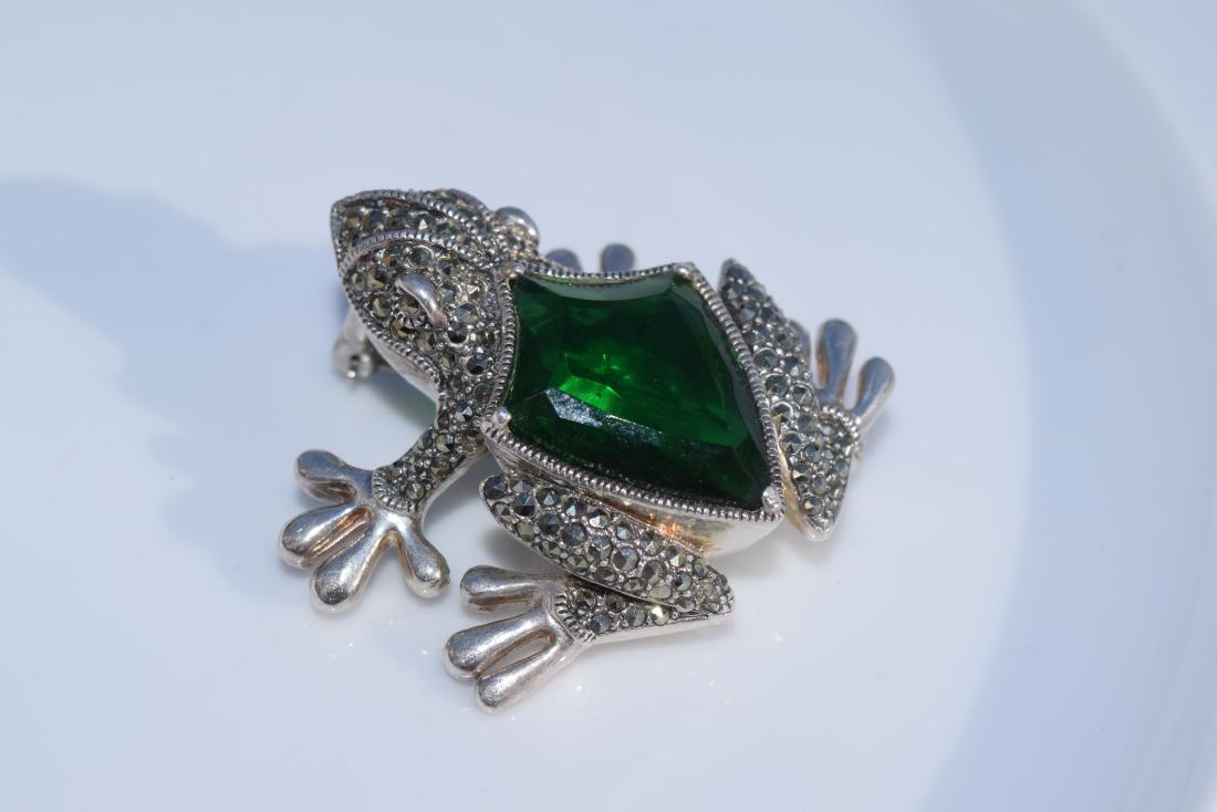 Vintage Green Frog Silver Brooch Pin Marked Sterling (1 of 4)