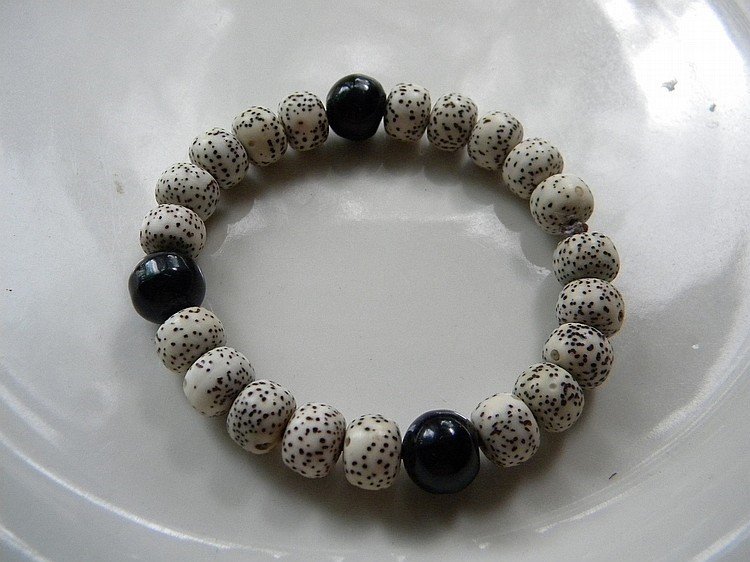 CHINESE WHITE BUDDHIST PRAYER MALA RUDRAKSH BRACELET (1 of 1)