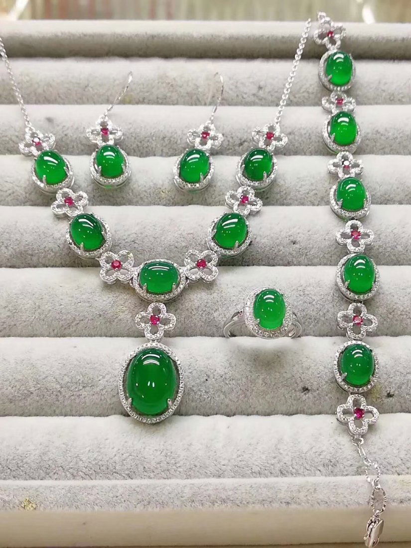 A Set of Silver Necklace, Bracelet, Earrings and Ring (1 of 1)