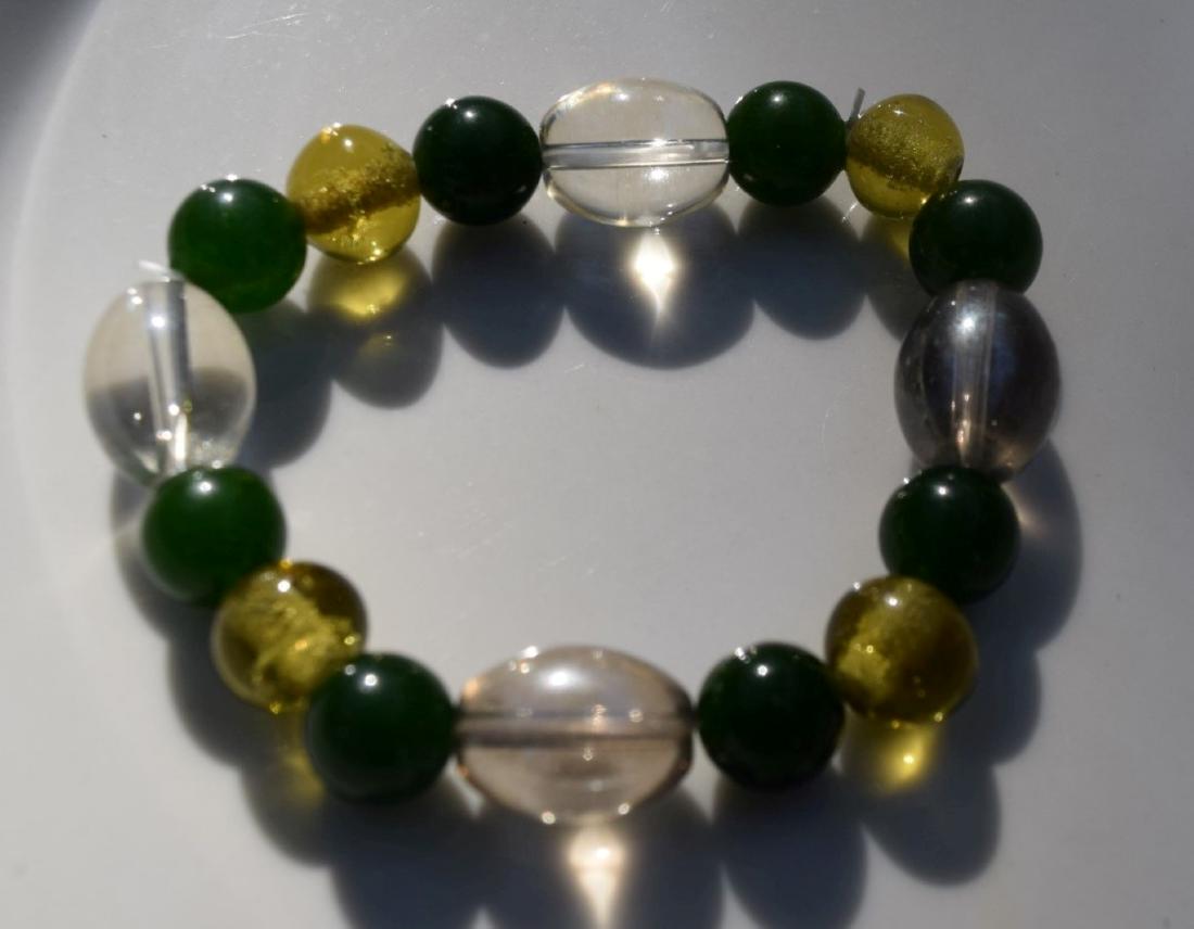 A GREEN JADE BEAD BRACELET (1 of 3)