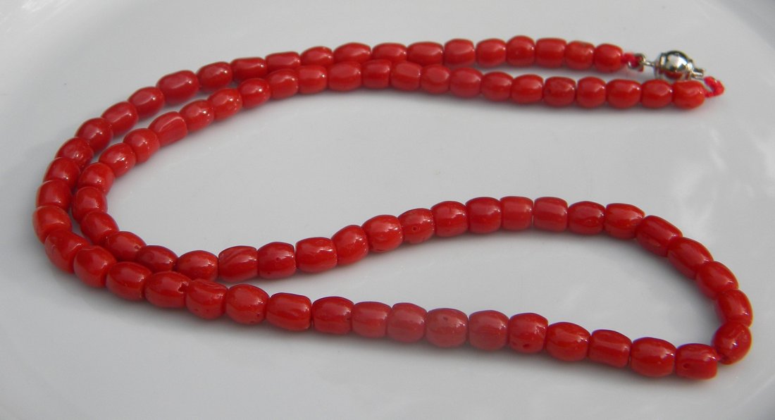 Vintage Natural Red Aka Coral Beads Necklace (1 of 1)
