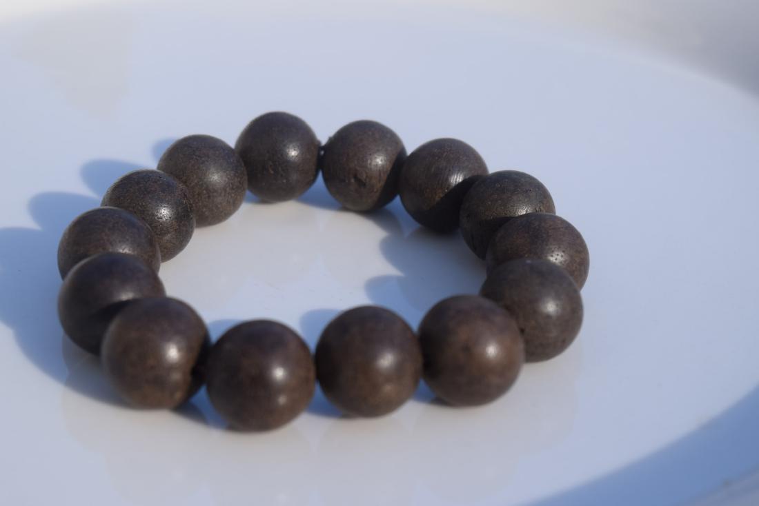 Antique Chinese Chen Xiang Beads Bracelet (1 of 4)