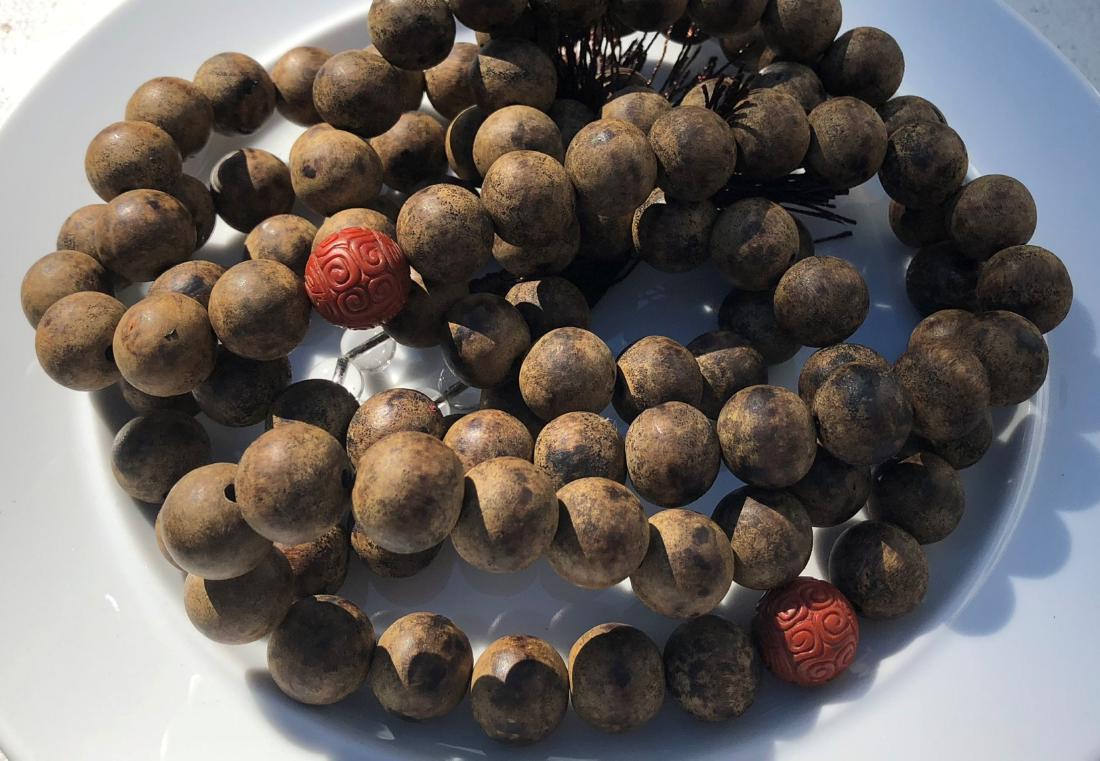 Antique Chinese Chen Xiang  Nan Hong 108 Buddha Prayer (1 of 2)