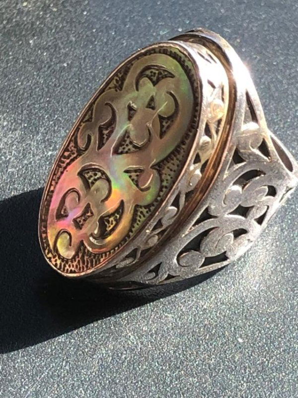 Vintage Silver Mother of Pearl Men's Ring (1 of 5)