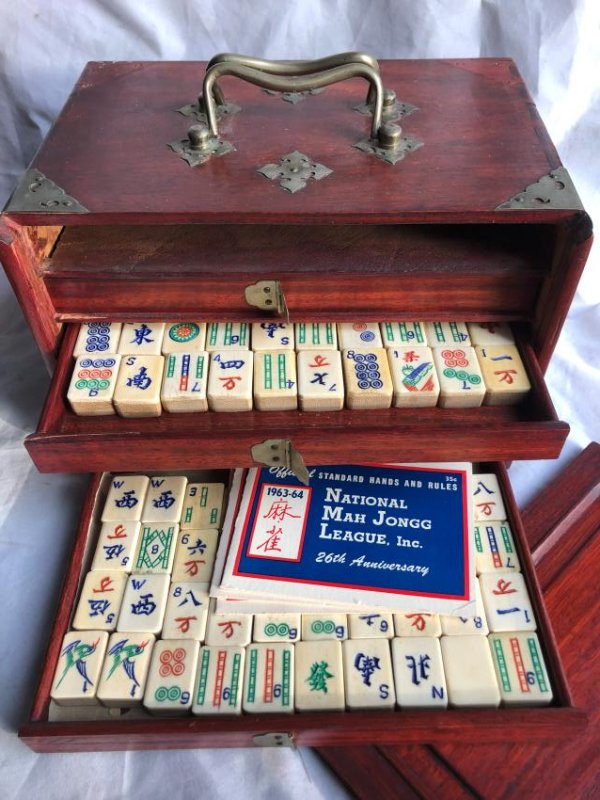 Vintage Chinese Majong Set with Wood Box (1 of 6)