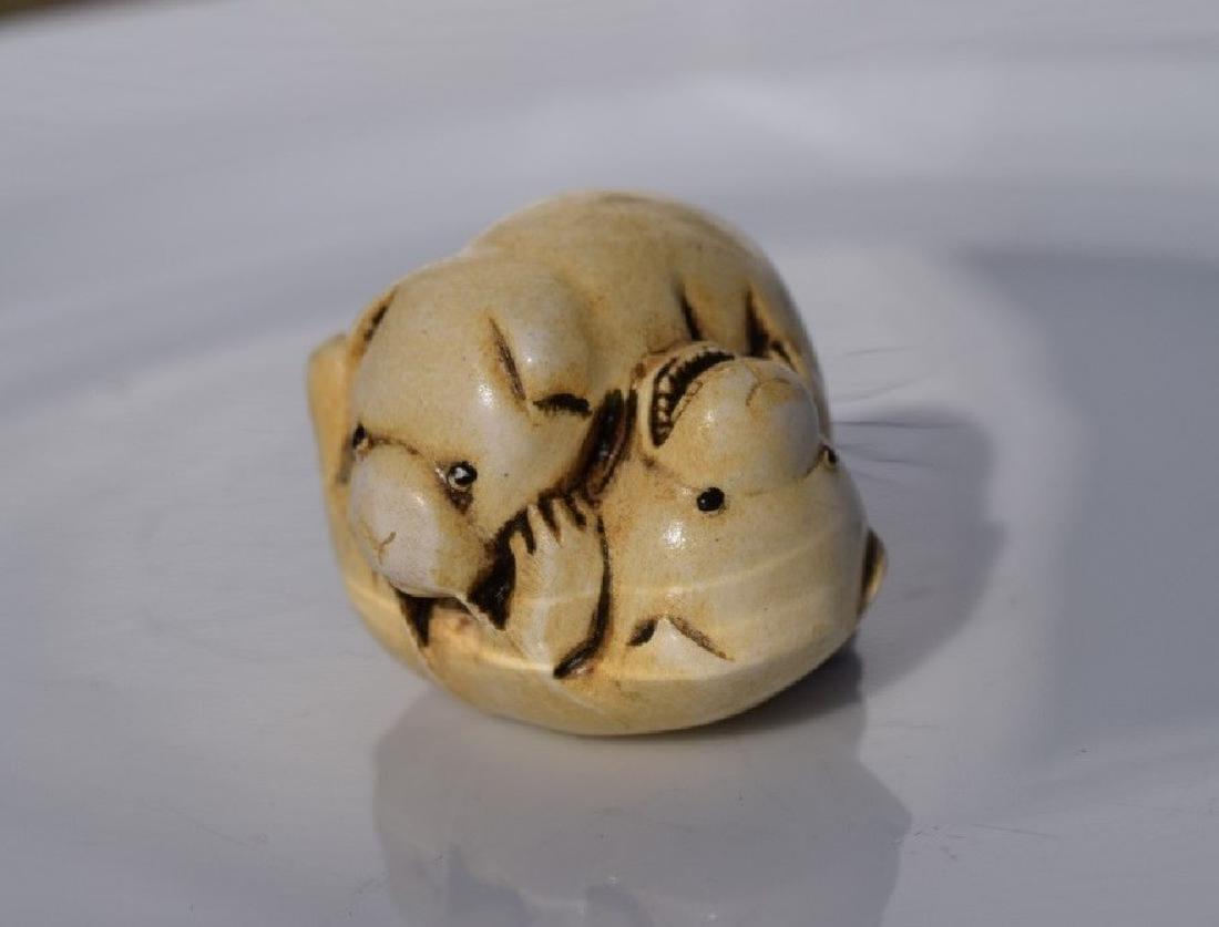 Carved Two Bears Statue, Size: 1" (1 of 2)