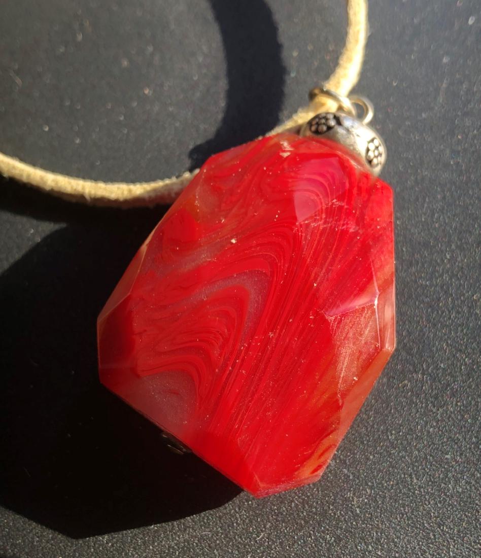 Vintage Carnelian Pendant Necklace: Vintage Carnelian Pendant Necklace, Size: 1.5" x 1"
