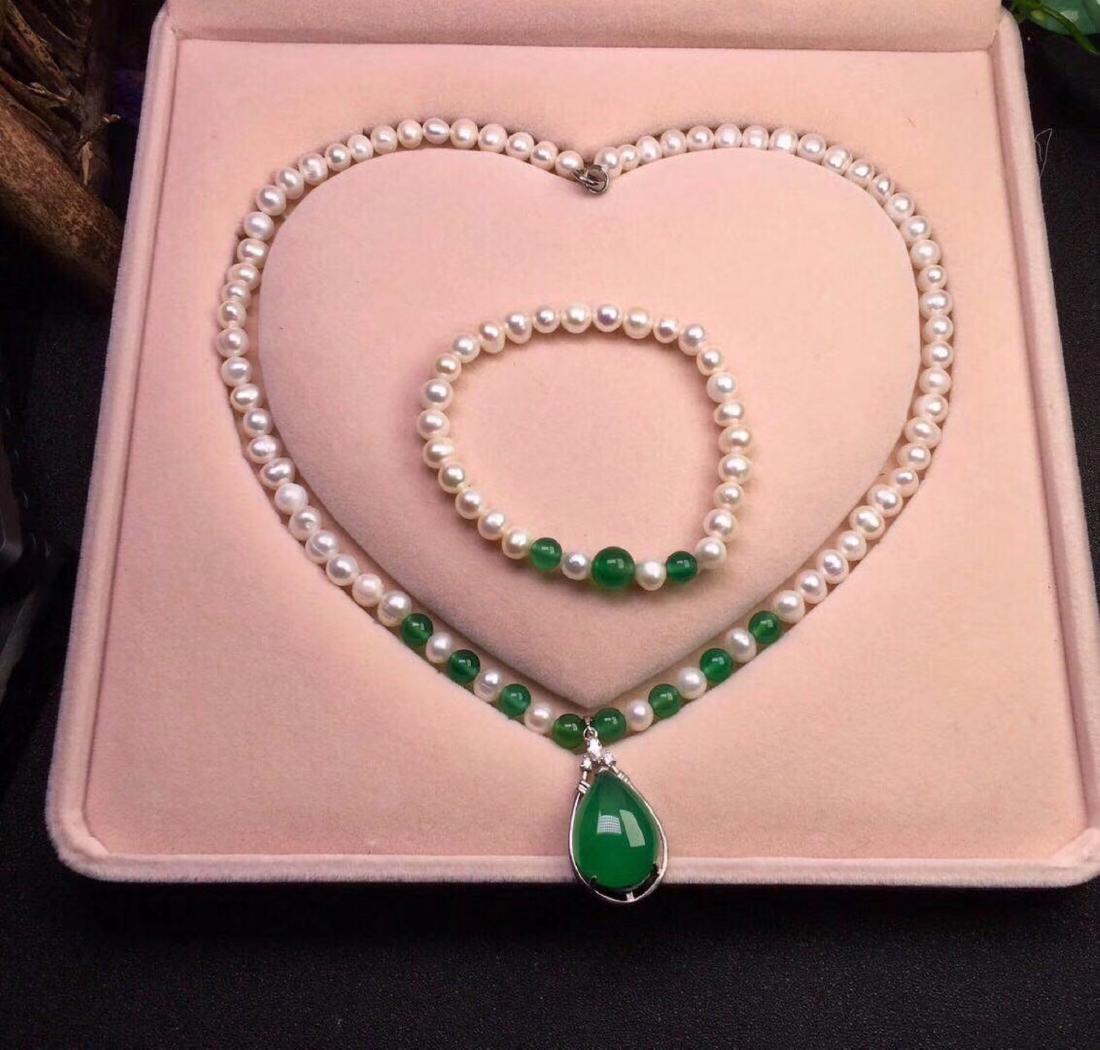 Set of Natural Pearl Bracelet and Necklace (1 of 1)