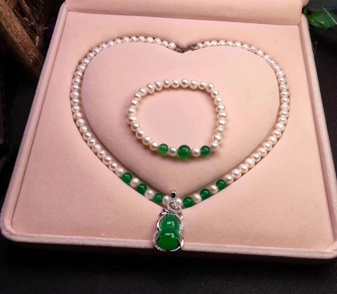 Set of Natural Pearl Bracelet and Necklace (1 of 1)