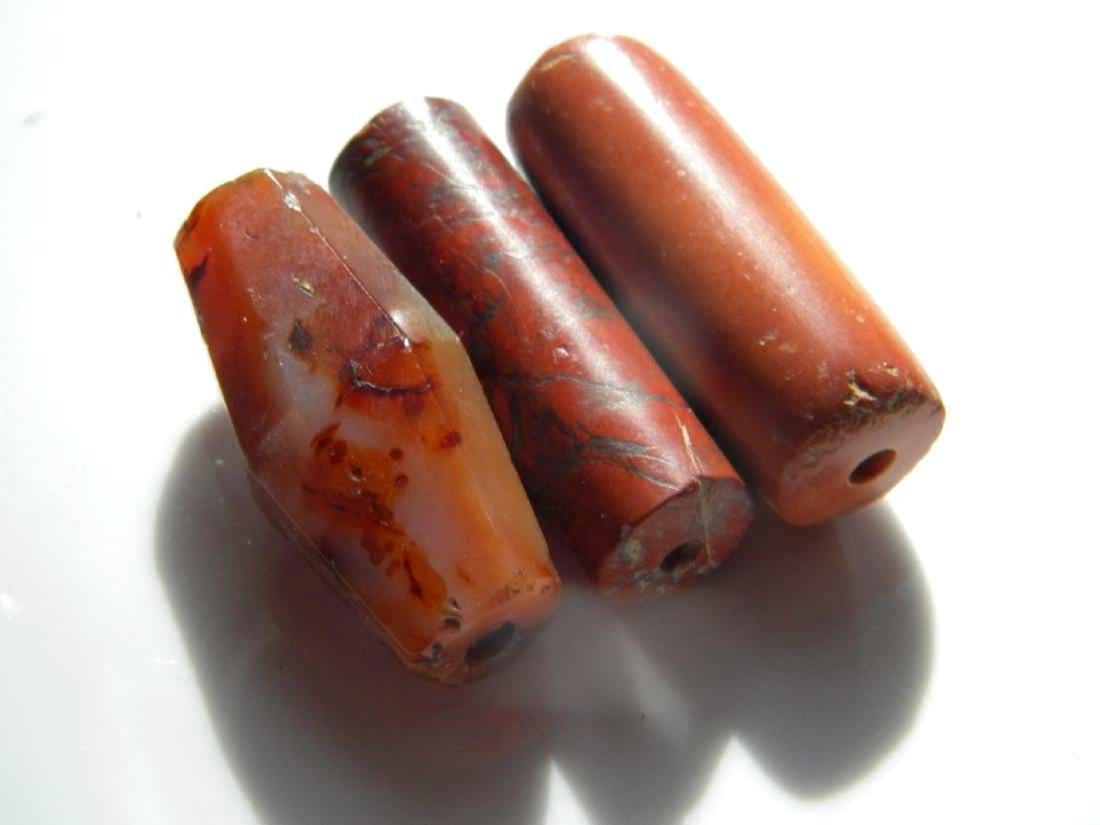 THREE ANTIQUE CARNELIAN BEADS, SIZE: 1.5" (1 of 3)