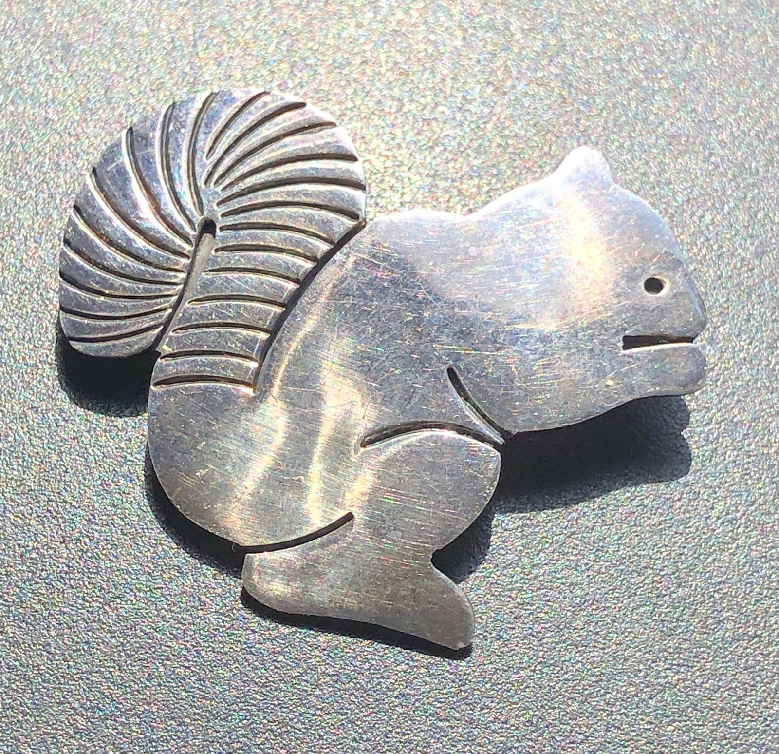 Vintage Sterling squirrel Brooch Pin: Vintage Sterling squirrel Brooch Pin, Size: 1.5" x 1.5"
