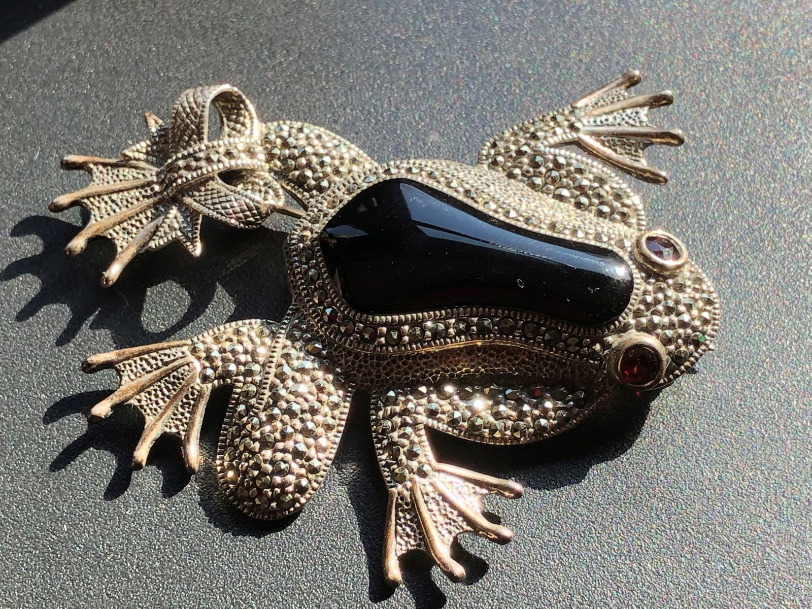 Vintage Silver Frog Brooch Pin Marked 925 (1 of 3)