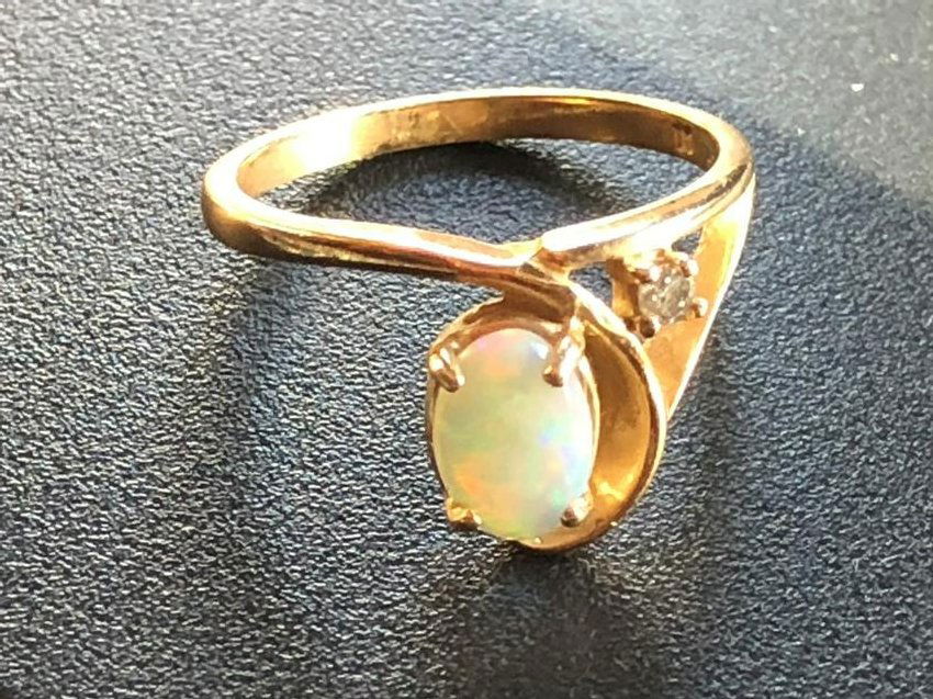 Vintage 14K Gold Opal Ring Marked 14K (1 of 6)