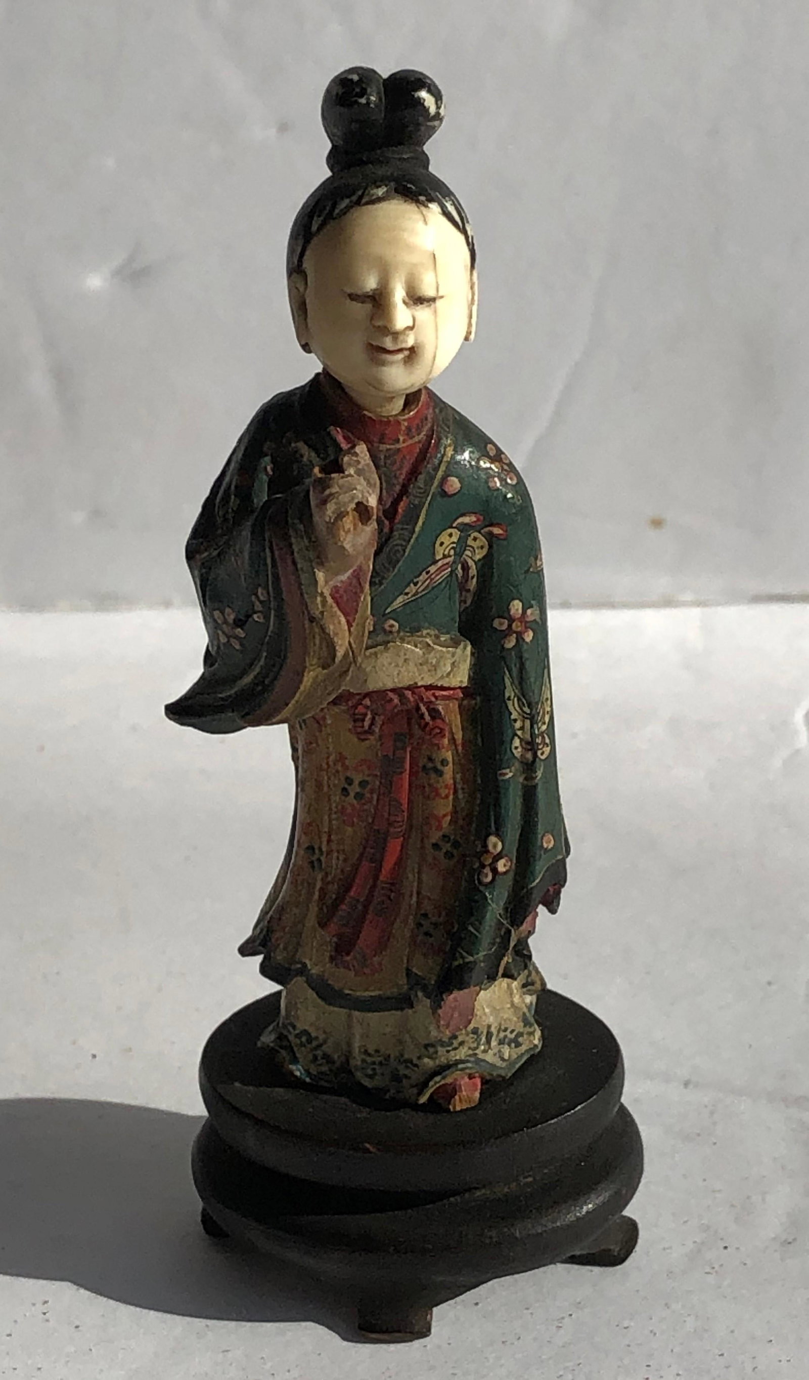 Antique Chinese Beauty Statue Ming Dynasty: Antique Chinese Beauty Statue Ming Dynasty, Size: 4"