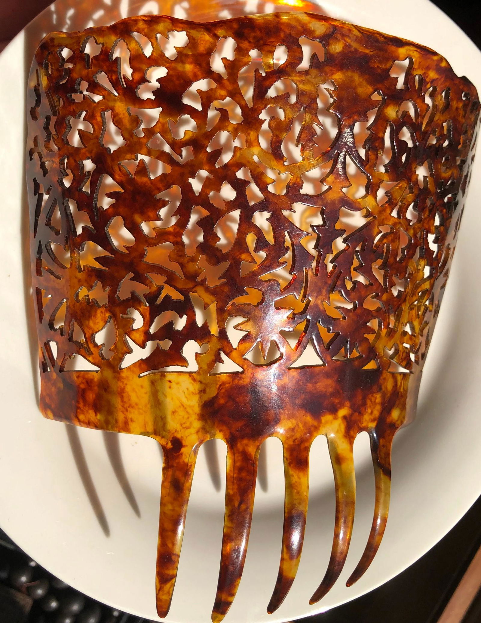 Vintage tortoise shell Hairpin: Vintage tortoise shell Hairpin, Size: 6" x 6.25"