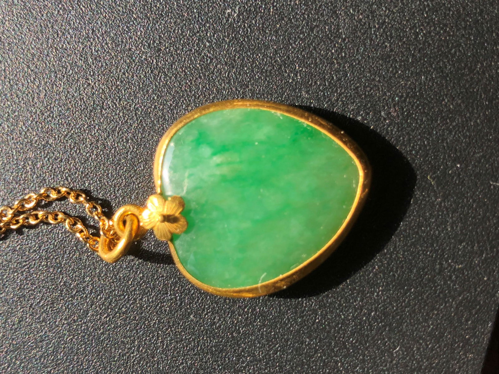 22K Yellow Gold Green Jadeite Heart Shape Pendant (1 of 4)