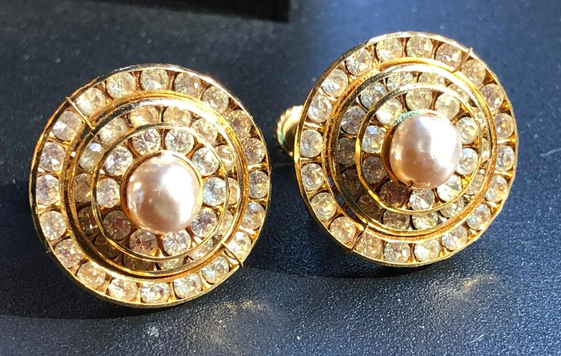 Pair of Miriam Haskell Earrings: Pair of Miriam Haskell Earrings, Diameter: 0.8"