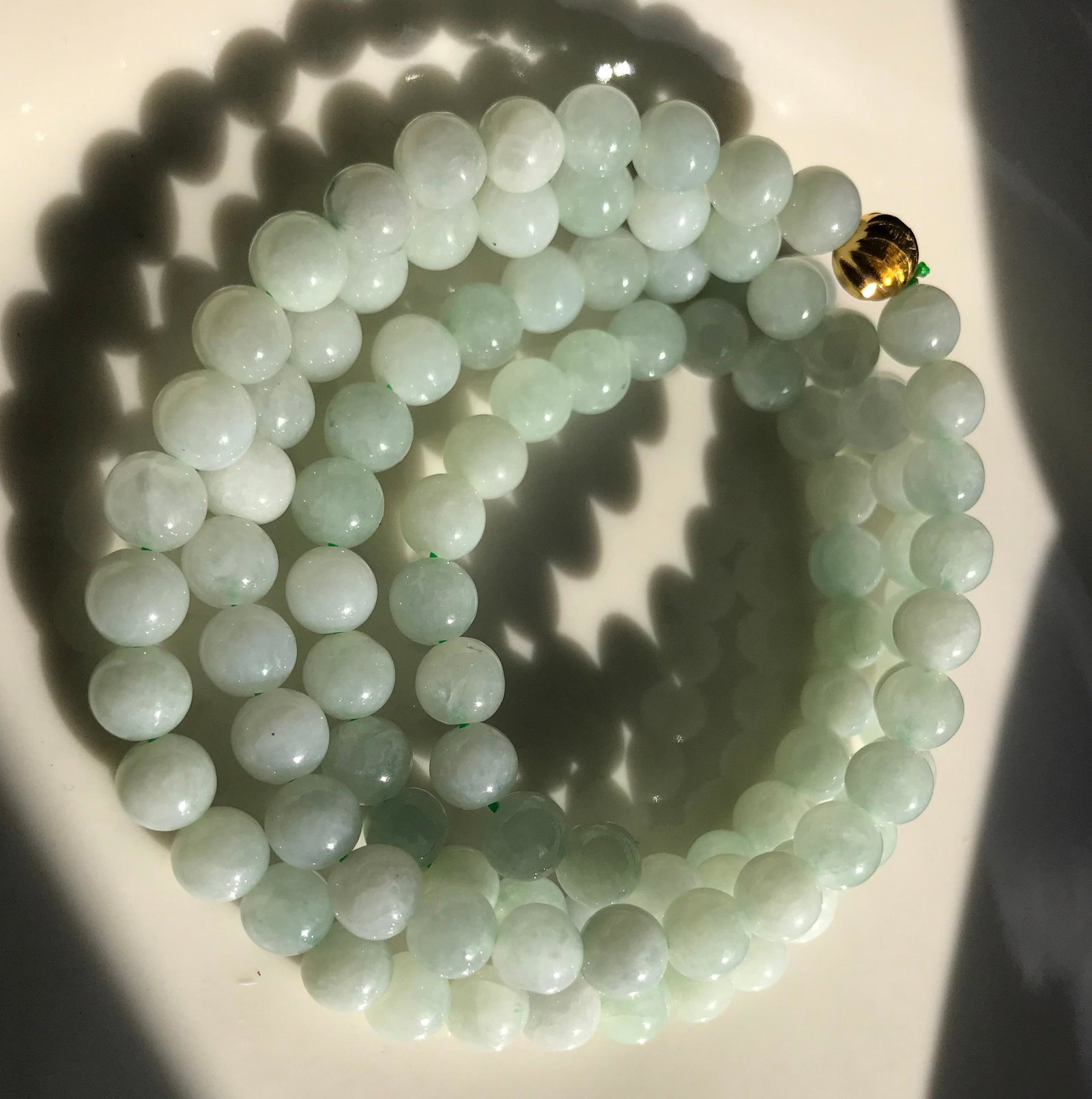 Vintage Natural 108 Green Jadeite Beads Nwecklace: Vintage Natural 108 Green Jadeite Beads Nwecklace, Size of each bead: 7.11mm