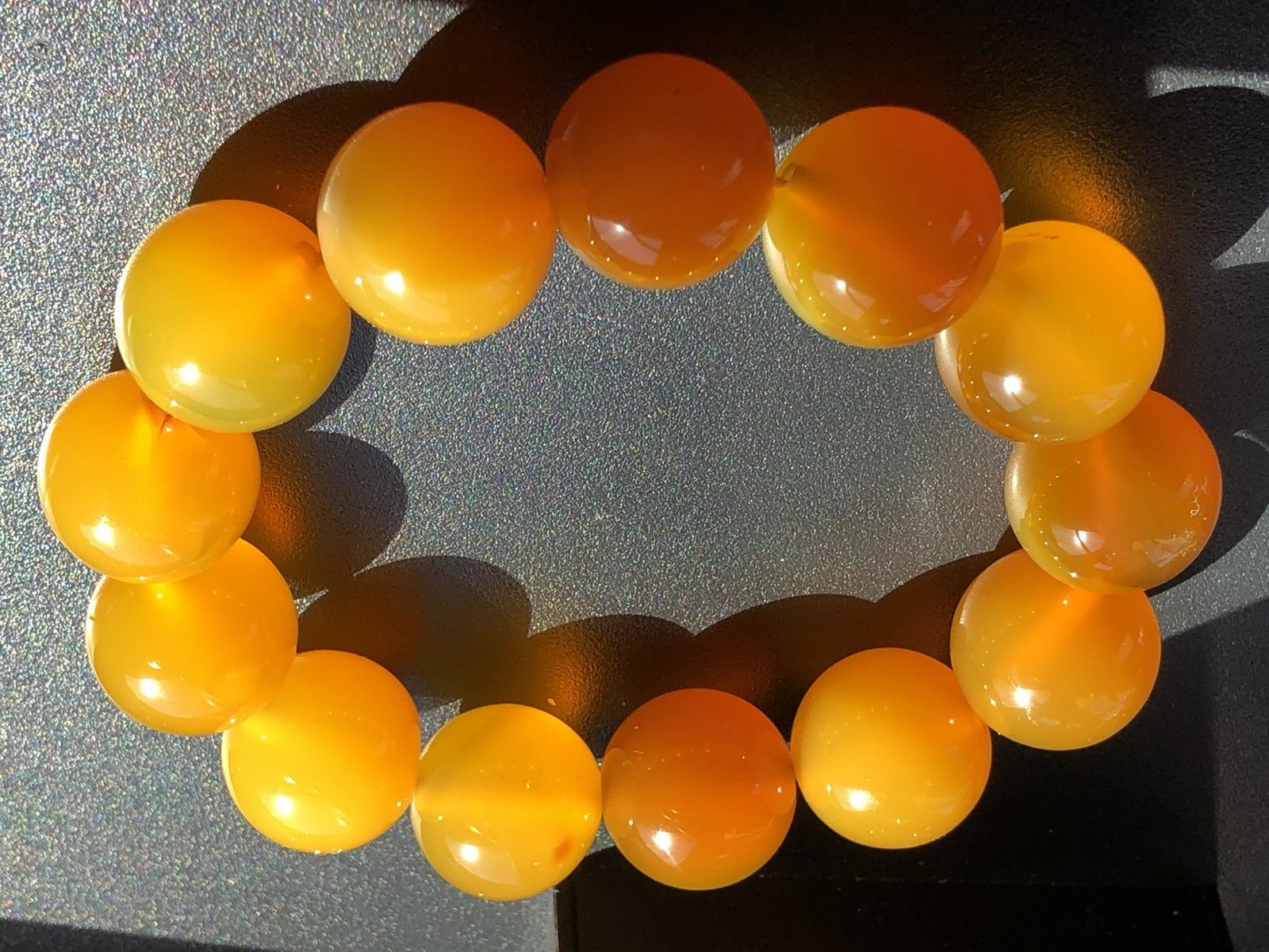 Vintage Carnelian Bracelet: Vintage Carnelian Bracelet, Size of each bead: 17mm