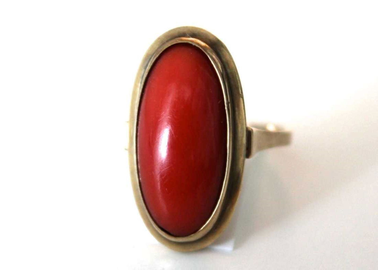Genuine undyed natural red coral ring 8K gold (1 of 2)