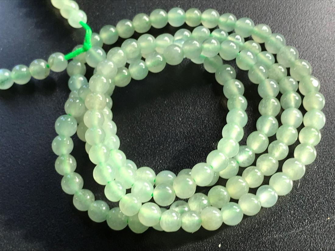 Vintage Natural 108 Green Jadeite Beads Nwecklace: Vintage Natural 108 Green Jadeite Beads Nwecklace, Size of each bead: 5mm