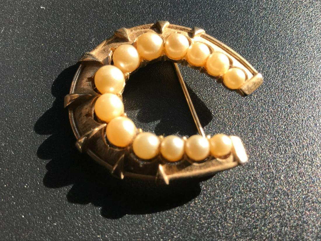 Vintage Trifari Brooch Pin, Size: 1.5" (1 of 3)