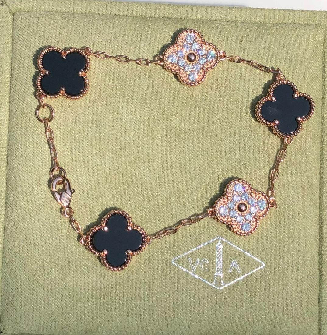 Vintage Silver Bracelet: Vintage Silver Bracelet, Size of each flower: 15mm