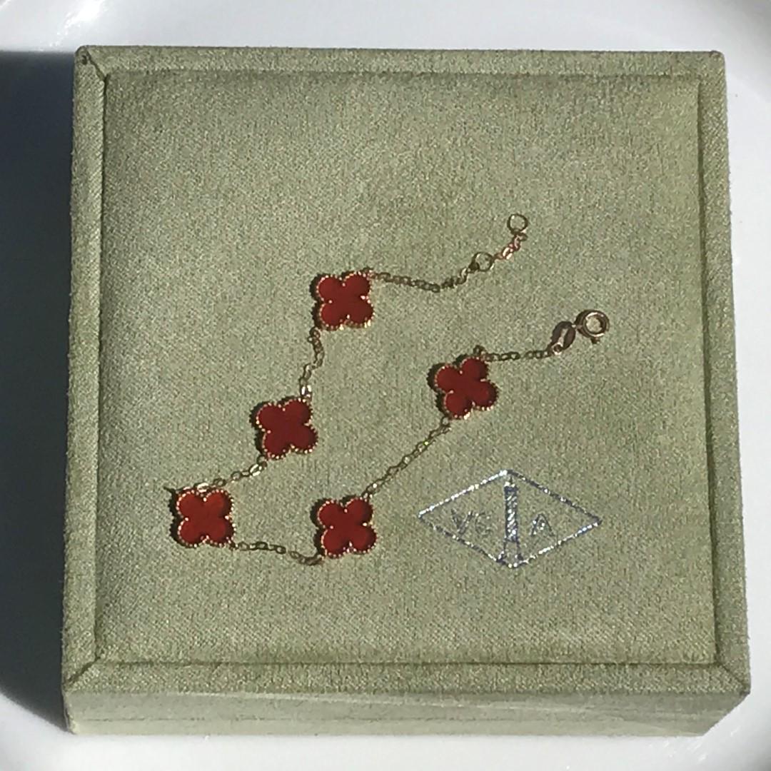 18K Gold Red Carnelian Bracelet: 18K Gold Red Carnelian Bracelet, Size of each flower: 9mm, Length of Bracelet: 7"