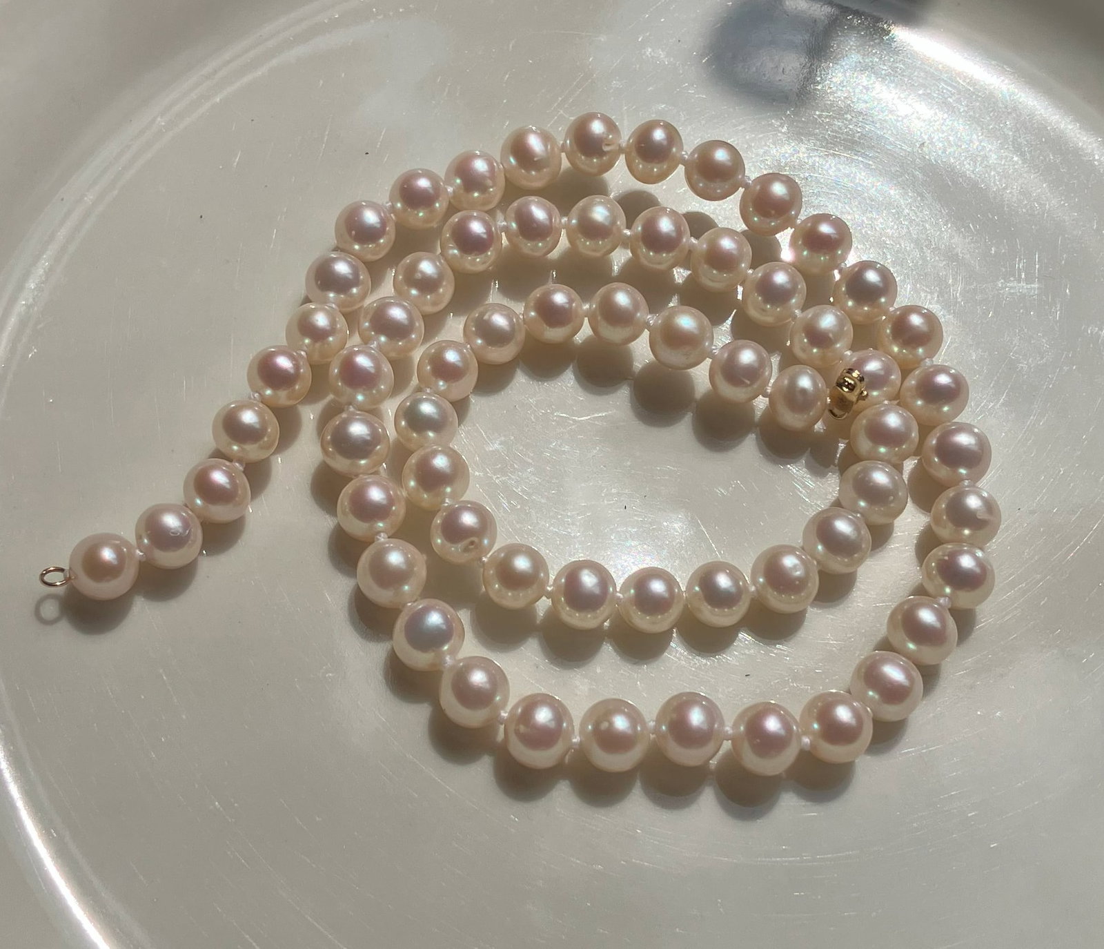 14K Gold Clasp Pearl Necklace: 14K Gold Clasp Pearl Necklace