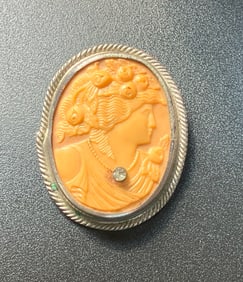Vintage Cameo Pendant
