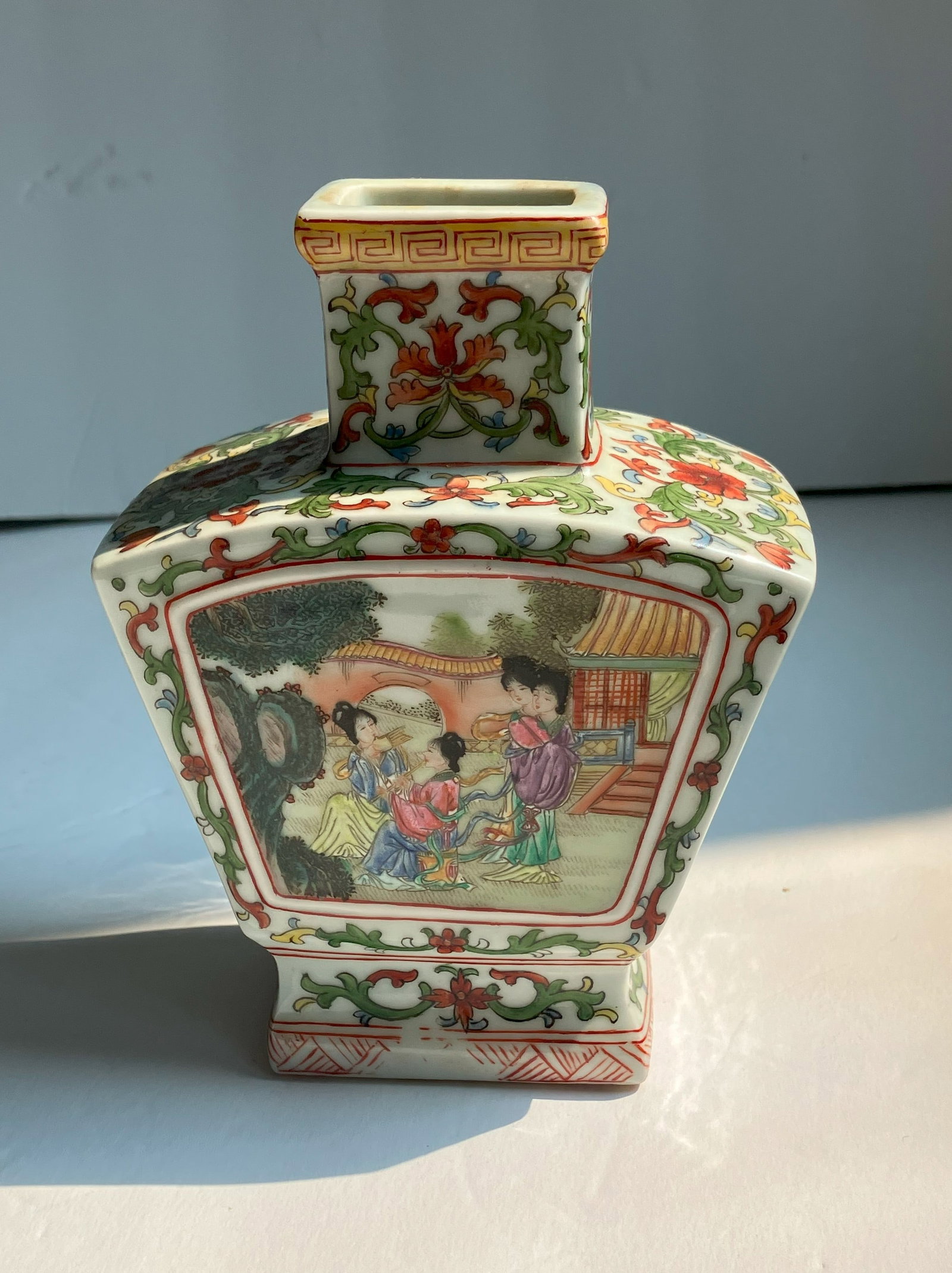 Vintage vase: Vintage vase, h: 5"