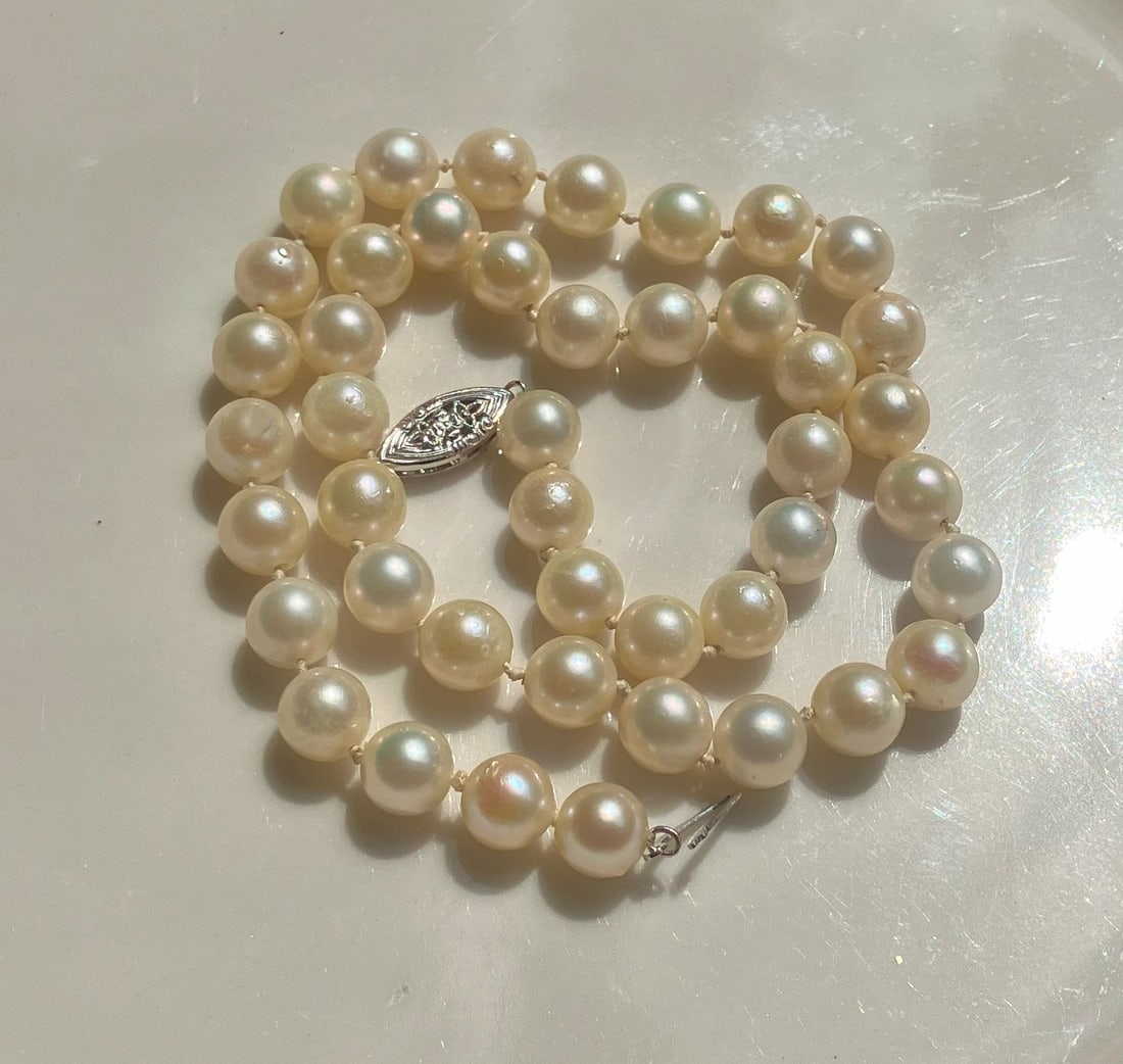 14K Gold Clasp Pearl Necklace: 14K Gold Clasp Pearl Necklace