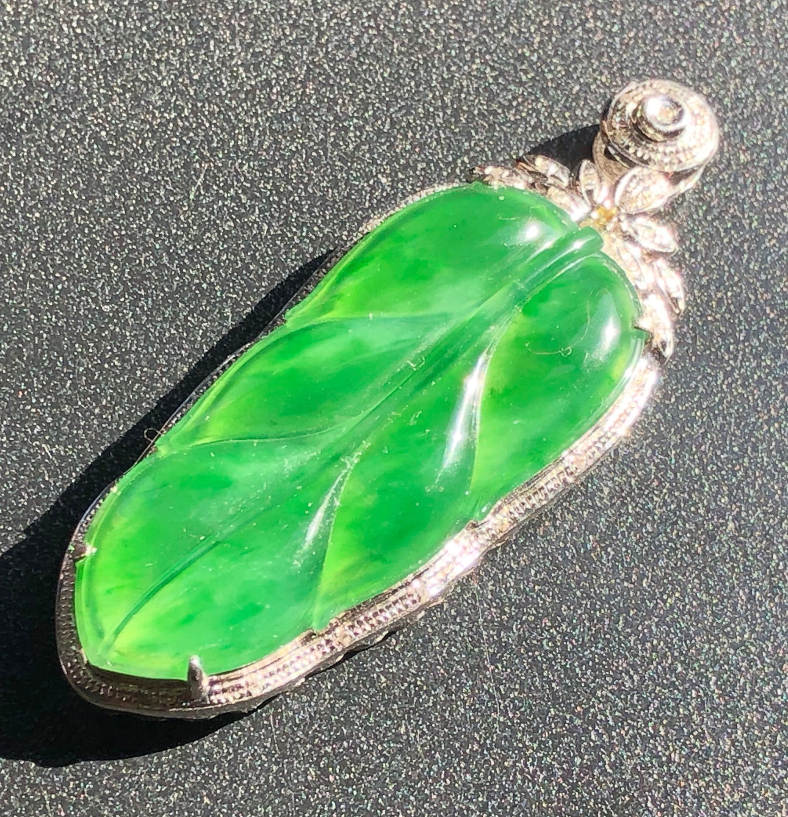 18K Gold Natural Jadeite Leave Pendant (1 of 2)