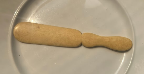Vintage Carved Shoe Puller, Size: 6.5"