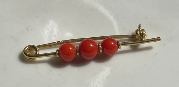 10K Gold Red Coral Brooch Pin