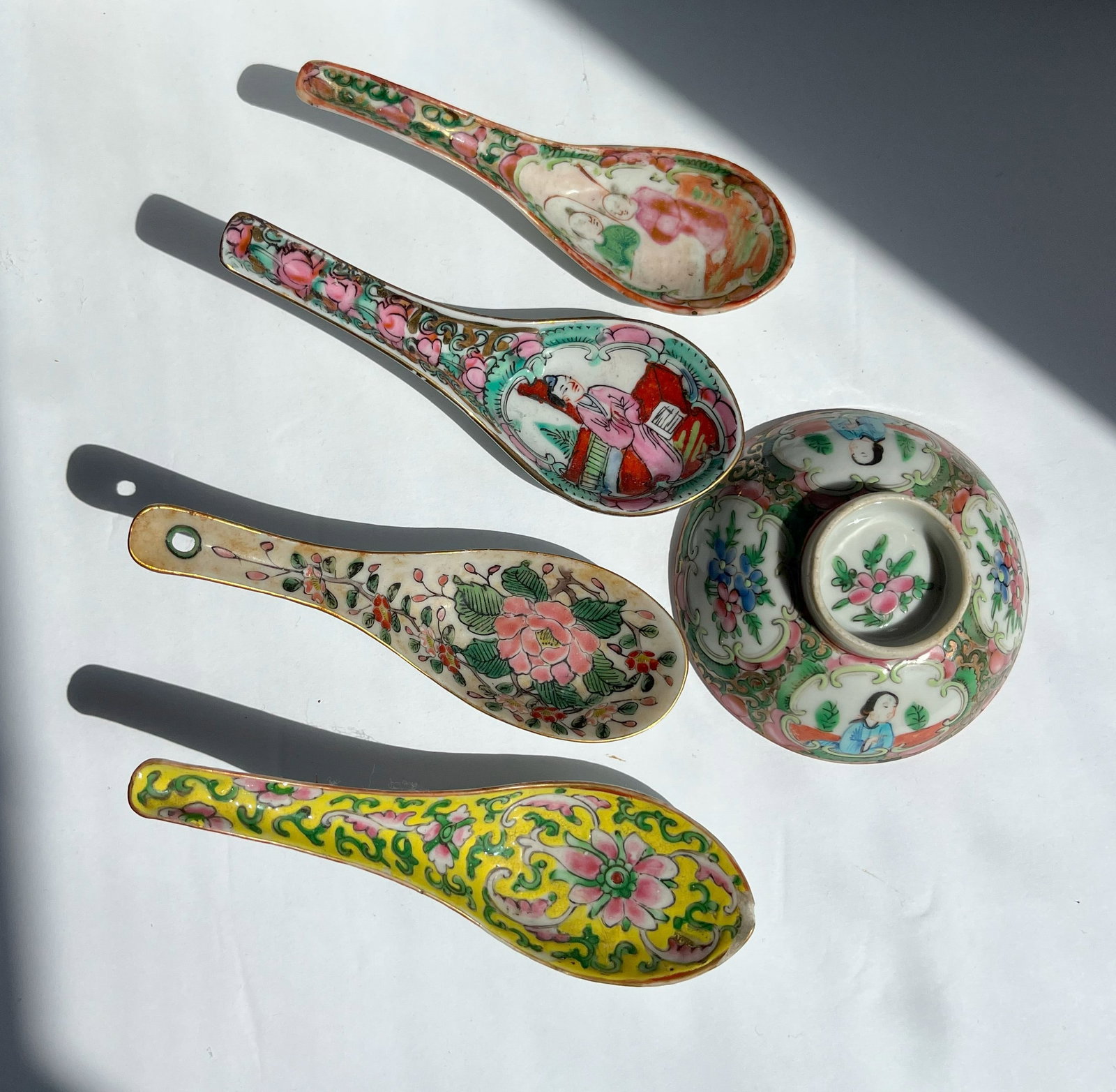 Antique Famille rose Spoons: Antique Famille rose Spoons