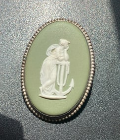 Vintage Wedgewood Brooch Pin