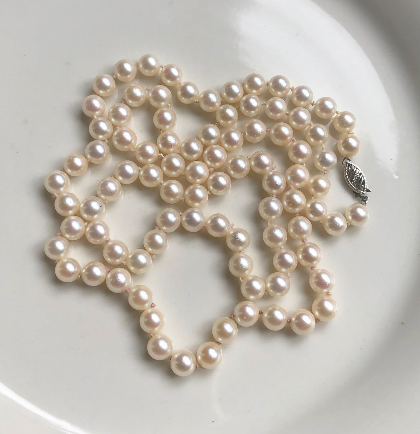 14K Gold Clasp Sea Pearl Necklace: 14K Gold Clasp Sea Pearl Necklace, Length: 28'