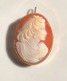 18K Gold Cameo Brooch Pin