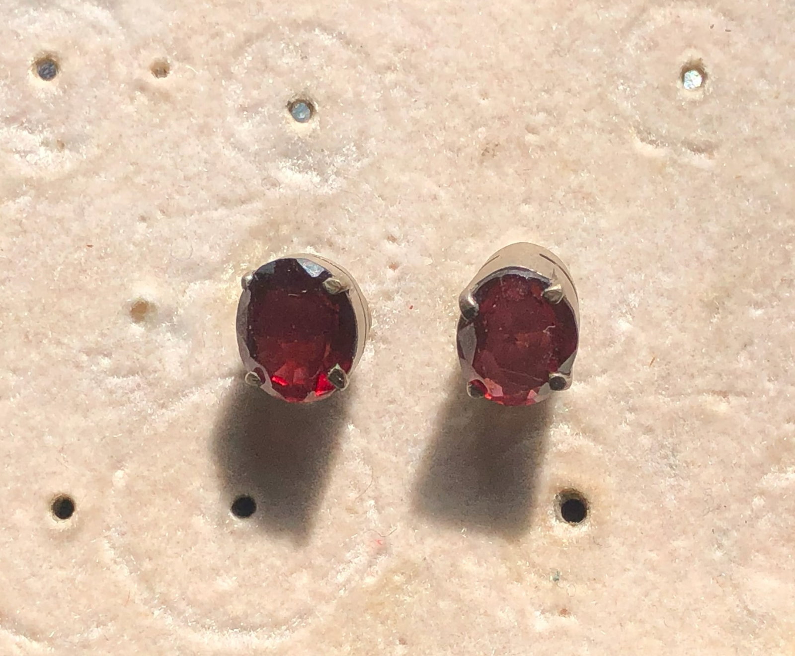 Pair of Silver Garnet Earrings: Pair of Silver Garnet Earrings