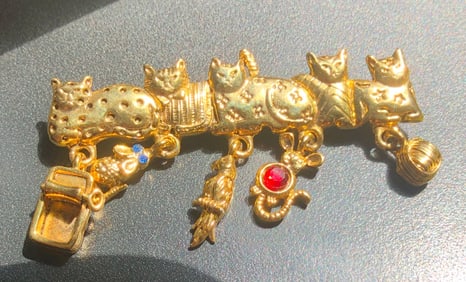 Cats Brooch Pin