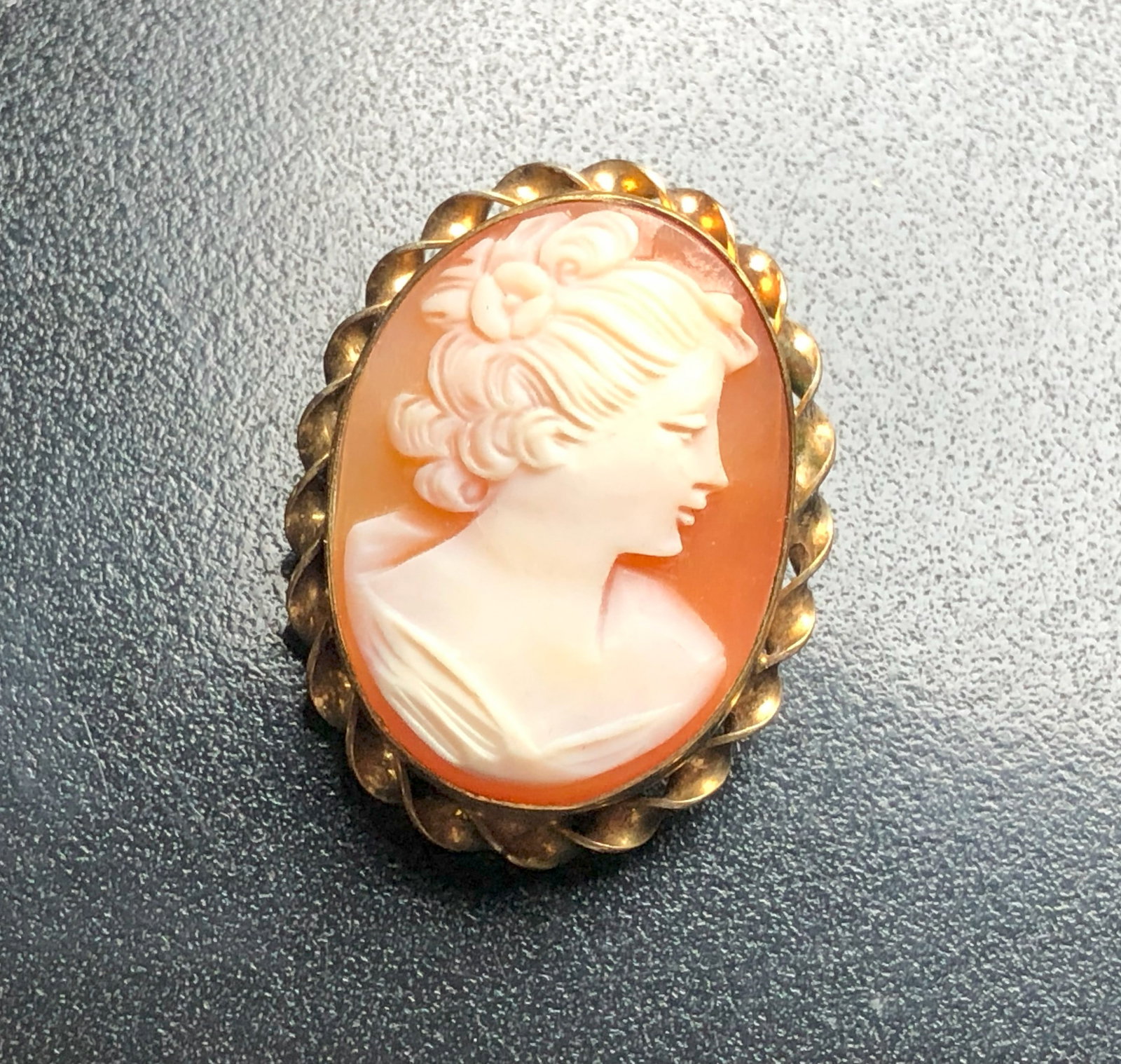 Vintage Gold Filled Cameo Brooch Pin: Vintage Gold Filled Cameo Brooch Pin