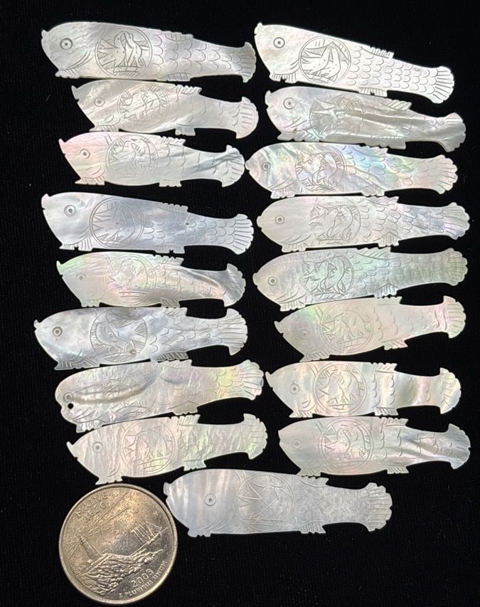 Seventeen Chinese mother-of-pearl fish shaped gaming tokens (1 of 5)